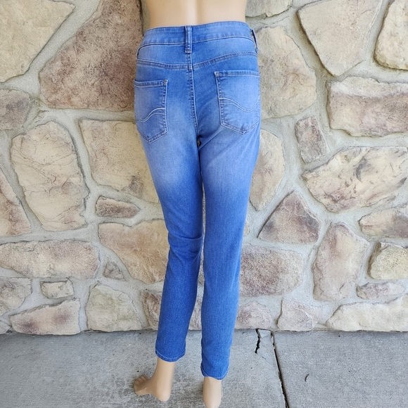 SO | Medium Wash Jegging (Pics make item look brighter blue than they are) - Picture 4 of 12